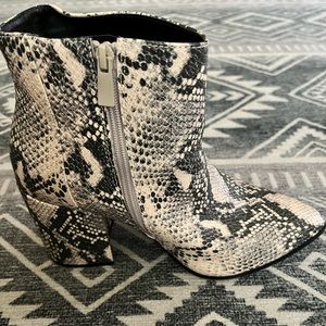 Pointed Toe Block Heel Bootie Size 11